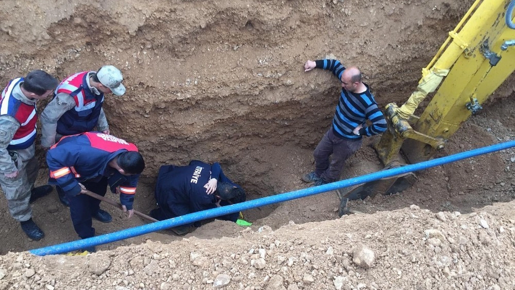 Göçük altında kalan işçi kurtarıldı 