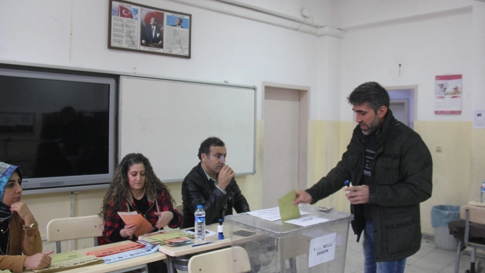 Bingöl'de seçmenler sandık başında 