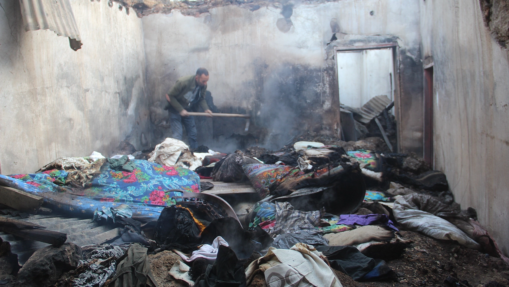 Arıcak'taki Yangın 6 Aileyi Evsiz Bıraktı