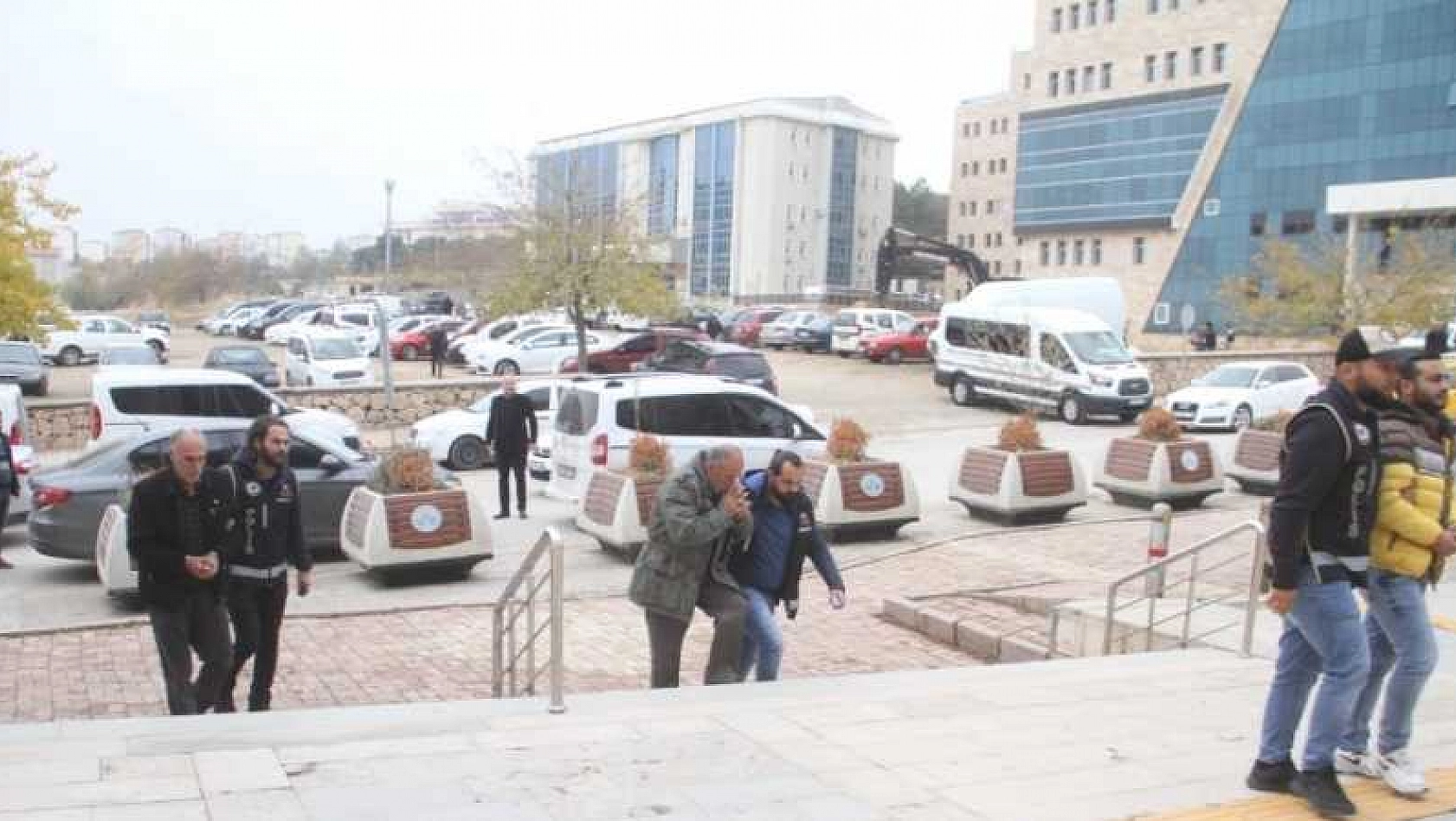 Elazığ'da Silah Ticareti Operasyonu: 12 Gözaltı