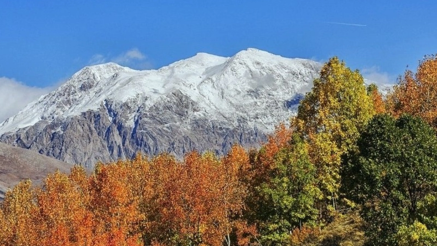 Pülümür ve Ovacık'a mevsimin ilk karı yağdı