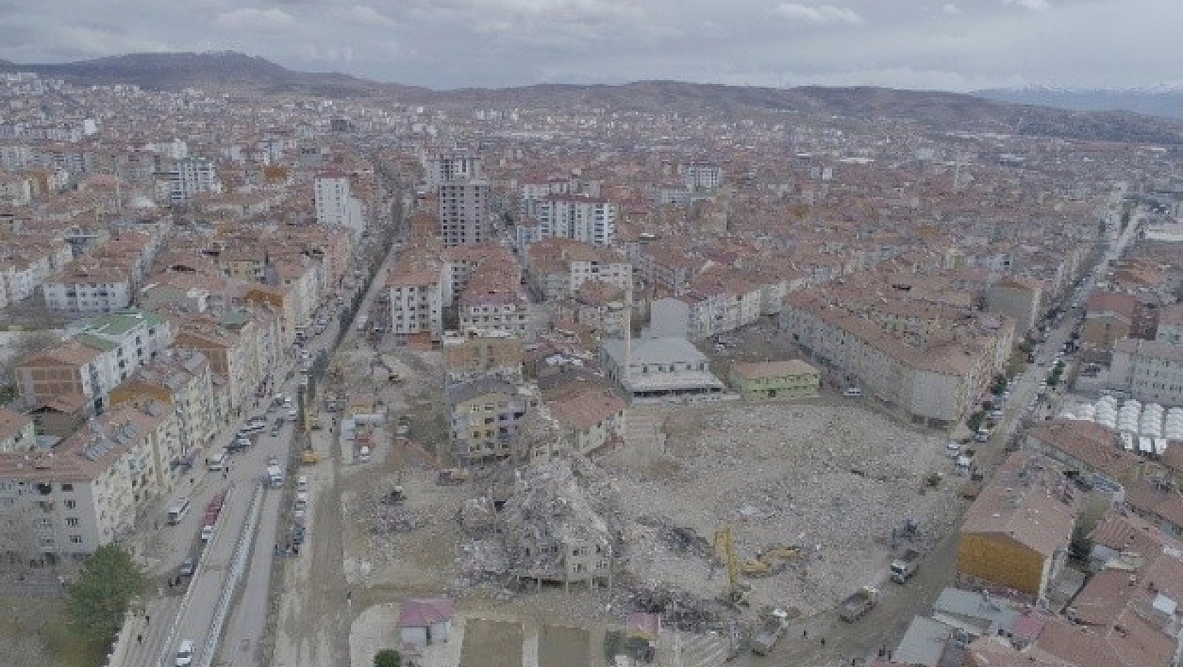 Elazığ'da Deprem 24 Bin Yapıya Hasar Verdi