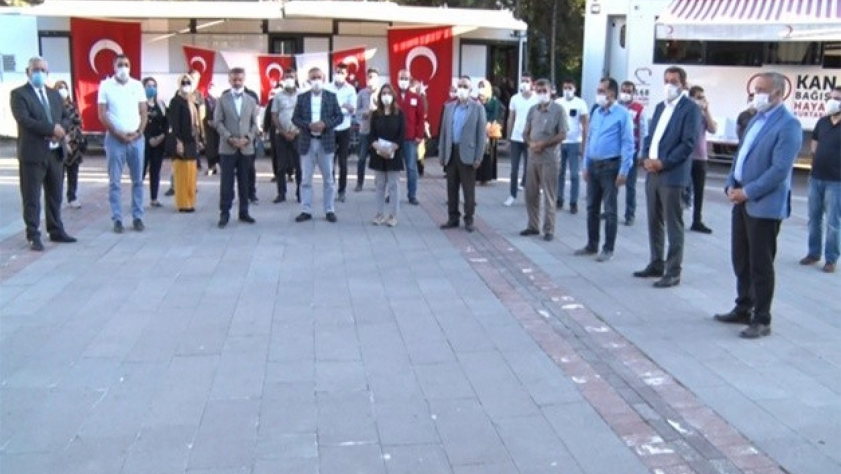 AK Parti'den Kızılay'a Kan Bağışı