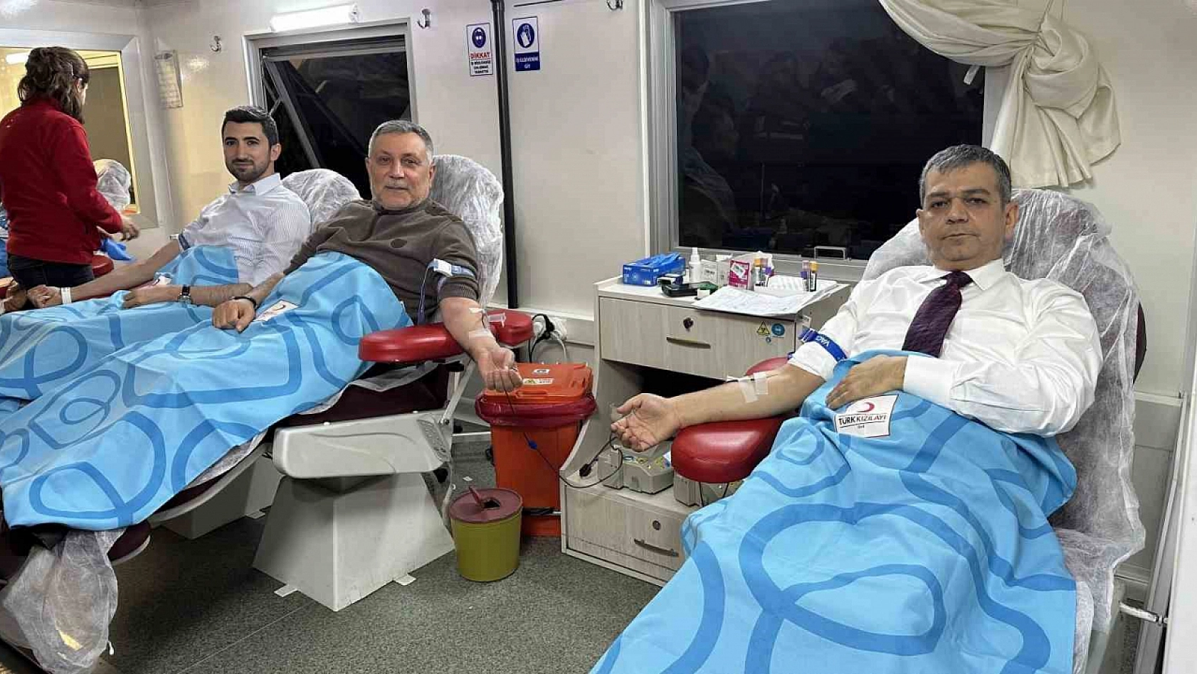 AK Partililerden Kan Bağışı