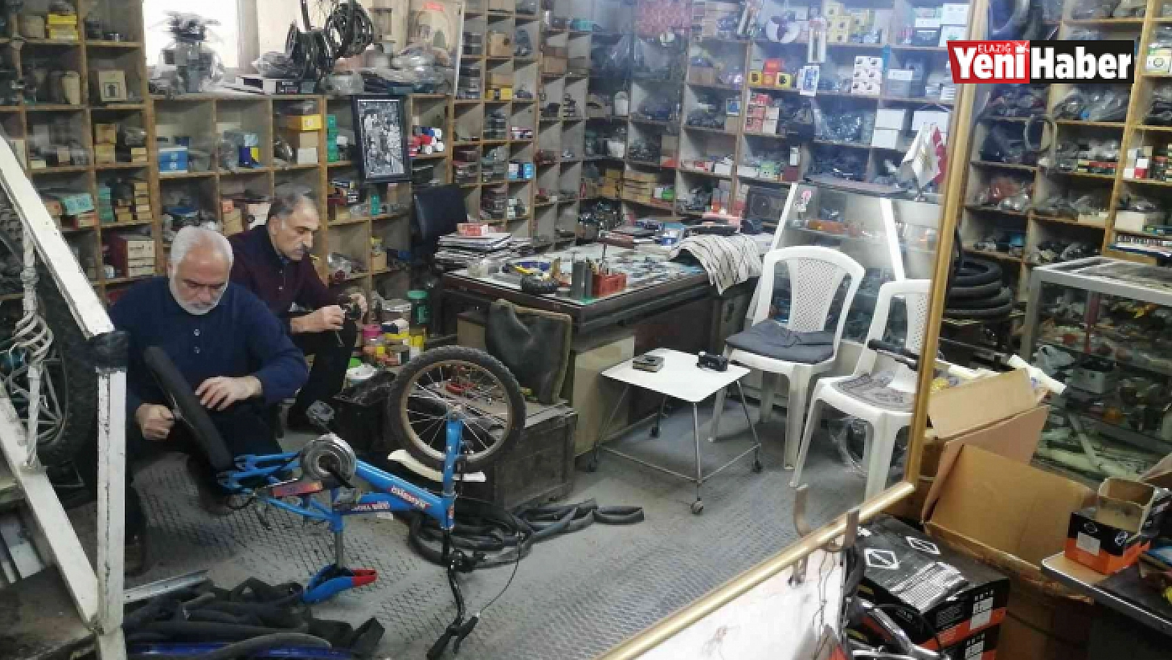 Bisiklet tamircisi iki kardeş 40 yıldır eskimiş bisikletleri hayata döndürüyor