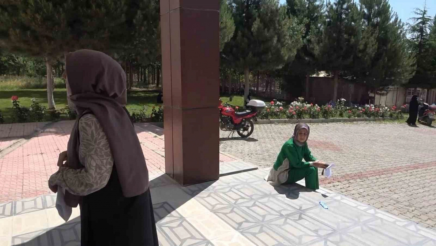 Depremde her şeyini kaybeden Malatyalı genç, Elazığ'da 1 dakika ile sınava giremedi