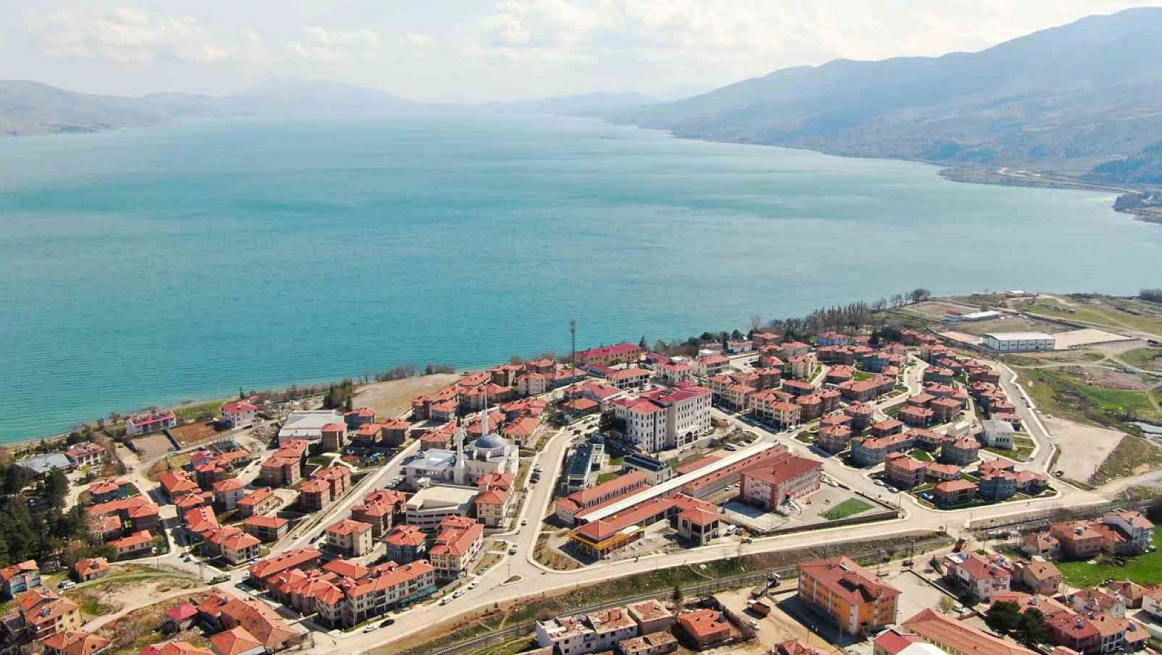 Elazığ'da Göl Manzaralı TOKİ Konutları