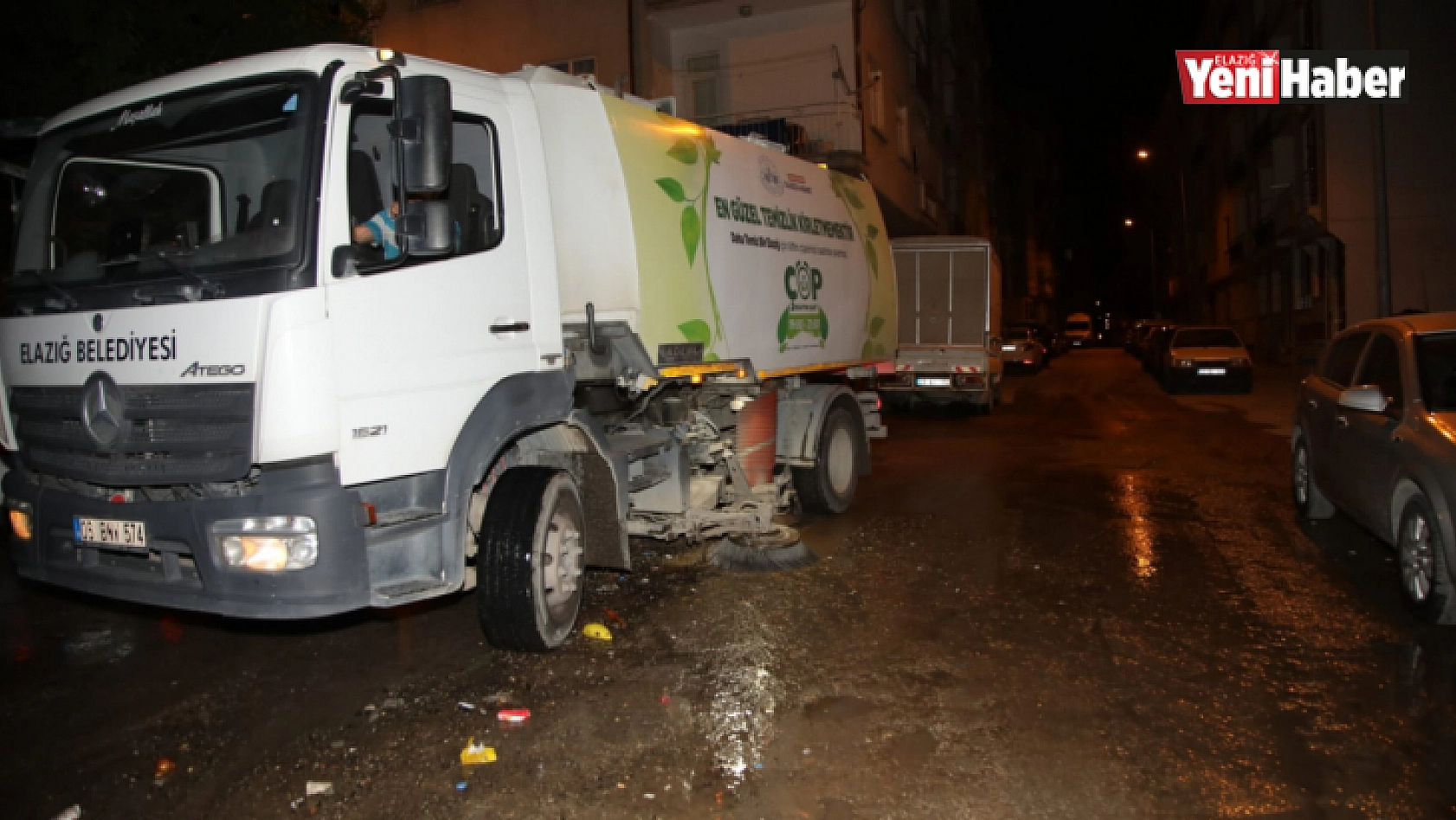 Elazığ Belediyesi Temizlik Ekiplerinden Gece Mesaisi