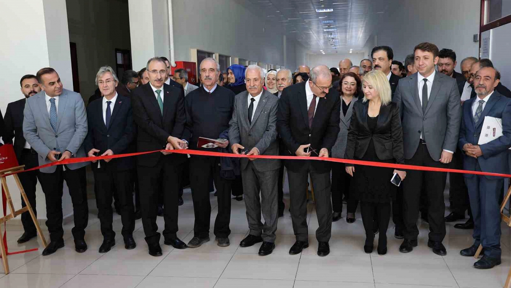 Elazığ'da 'İletişim Müzesi' ve 'Fotoğraflarda Yaşayan Harput Sergisi' açıldı
