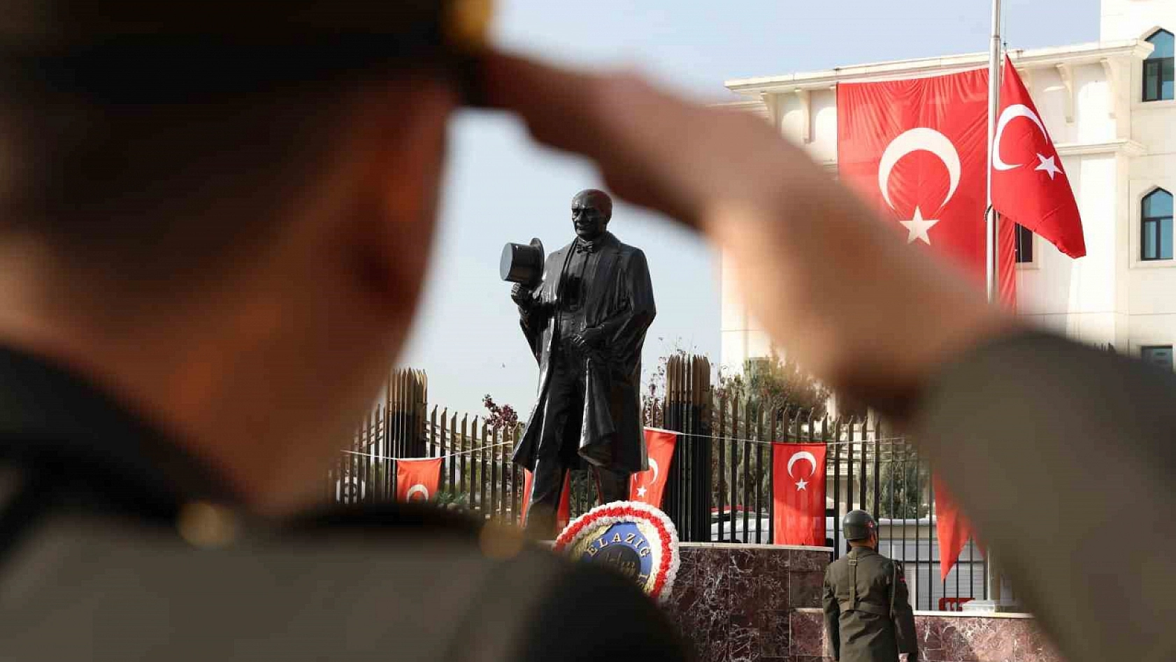 Elazığ'da Atatürk düzenlenen törenle anıldı