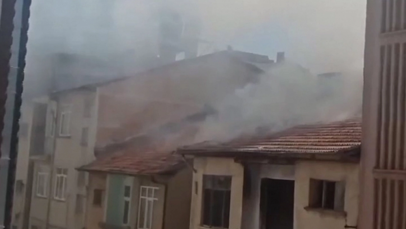 Elazığ'da Çatı Yangını!