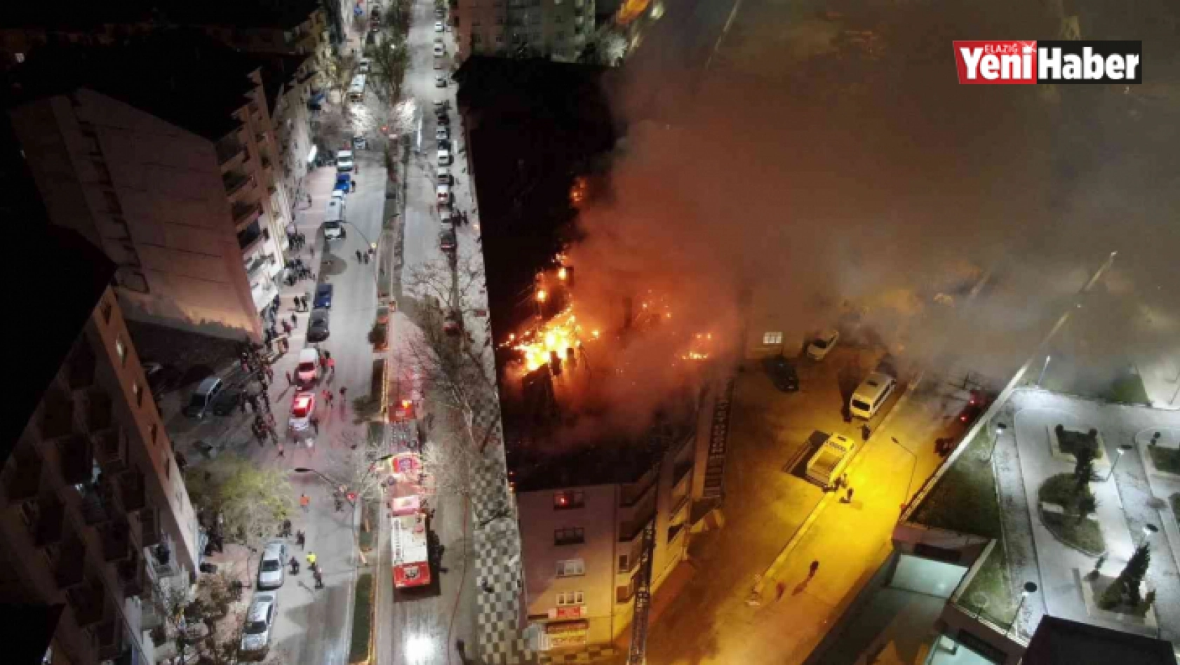 Elazığ'da Geceyi Gündüze Çeviren Bina Yangını