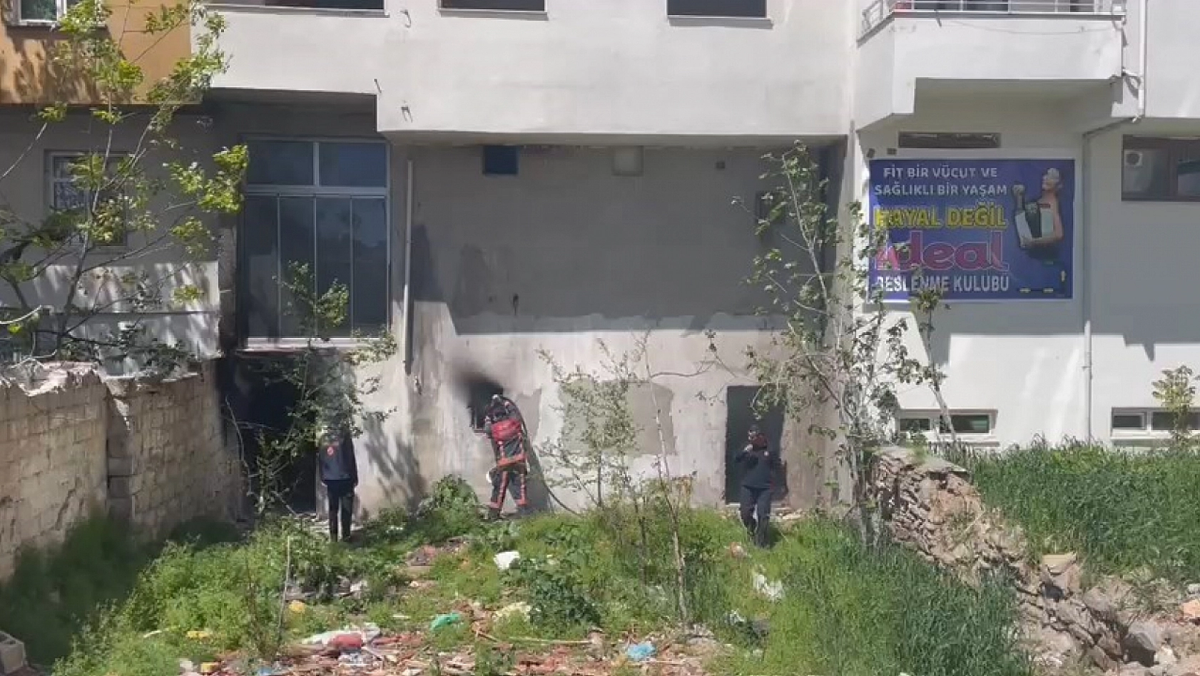 Elazığ'da Metruk Binada Yangın