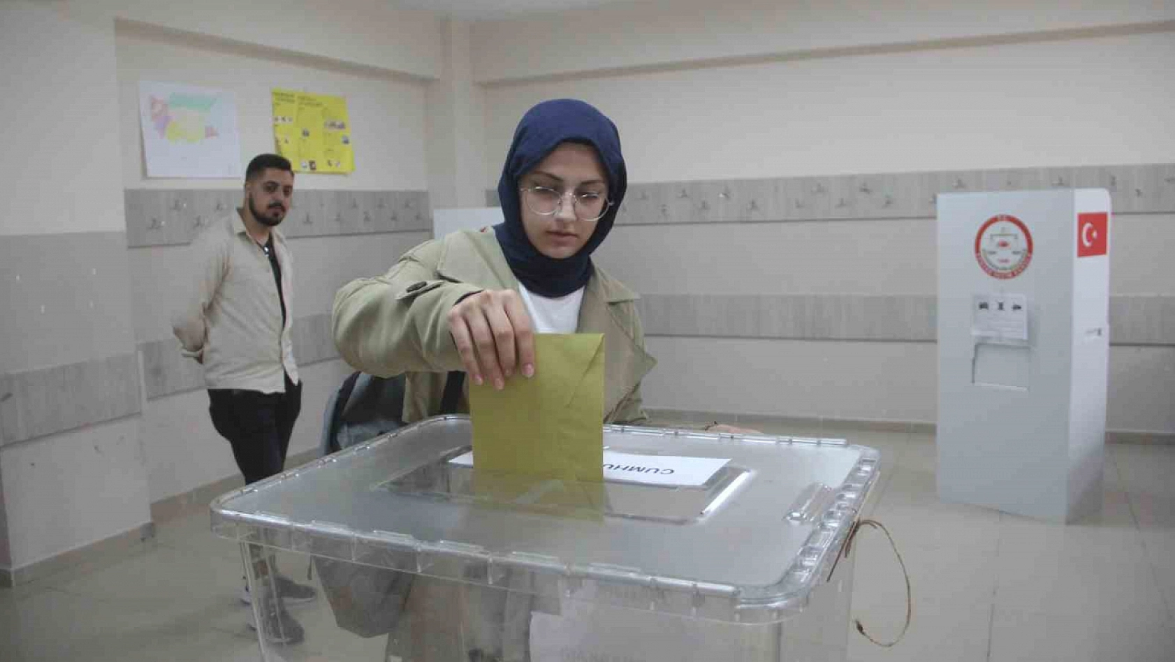 Elazığ'da oy kullanma işlemleri başladı