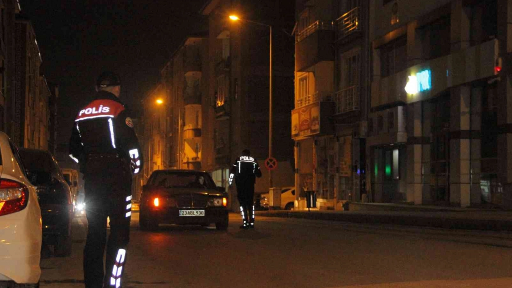 Elazığ'da polisten 'Dar Bölge' uygulaması