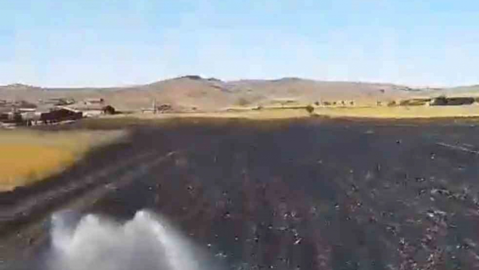 Elazığ'da samanlık ve arazi yangını: 60 dönüm arazi kül oldu