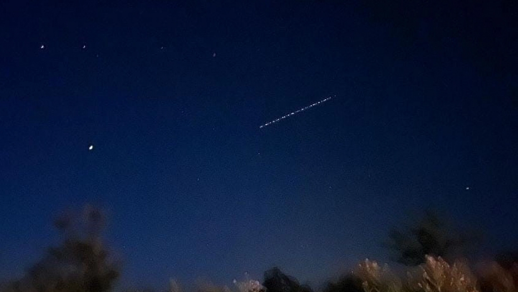Elazığ'da Starlink uyduları görüntülendi