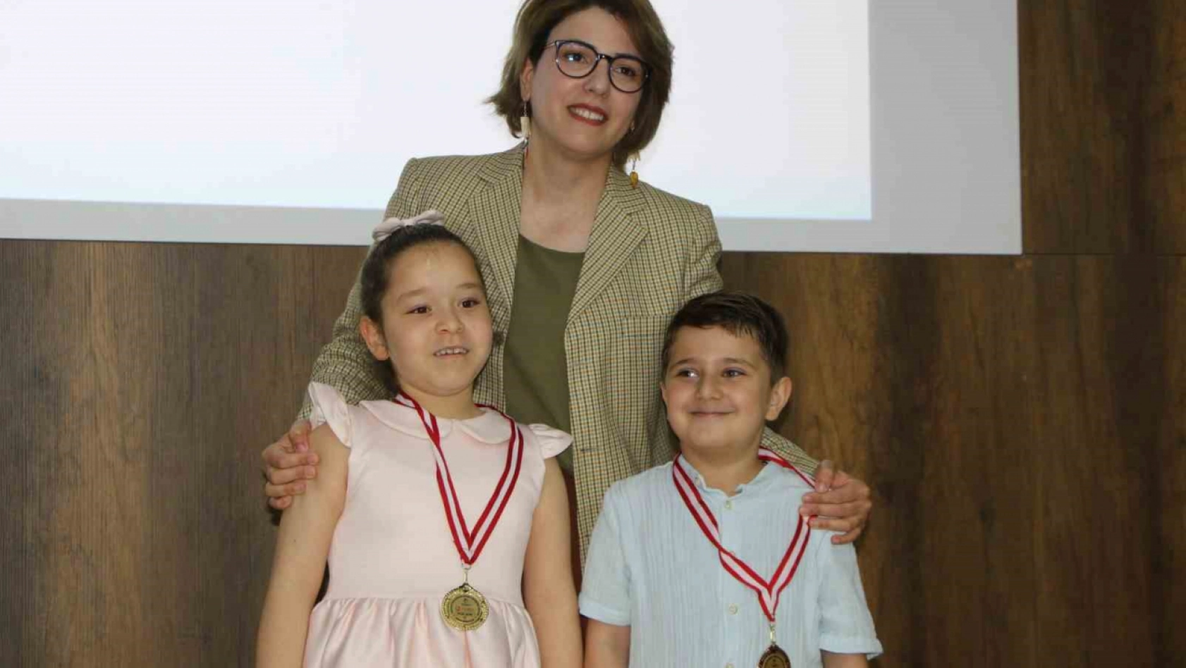 Elazığ'da Zeka ve Yetenek Okulu öğrencileri başarılarıyla ödüllendirildi