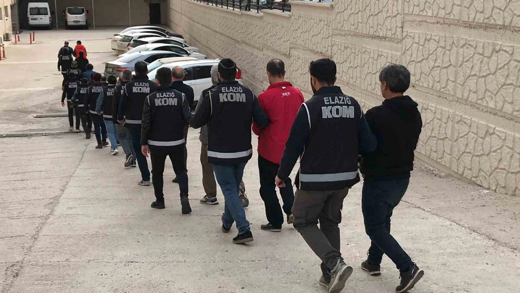 Elazığ merkezli 8 ilde 'Kıskaç' operasyonu: 14 tutuklama