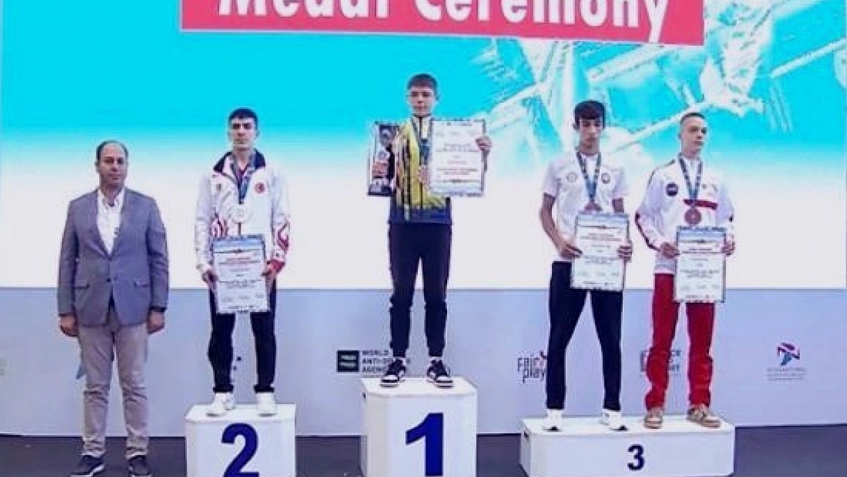 Kick boksta Elazığlı sporculardan 3 madalya