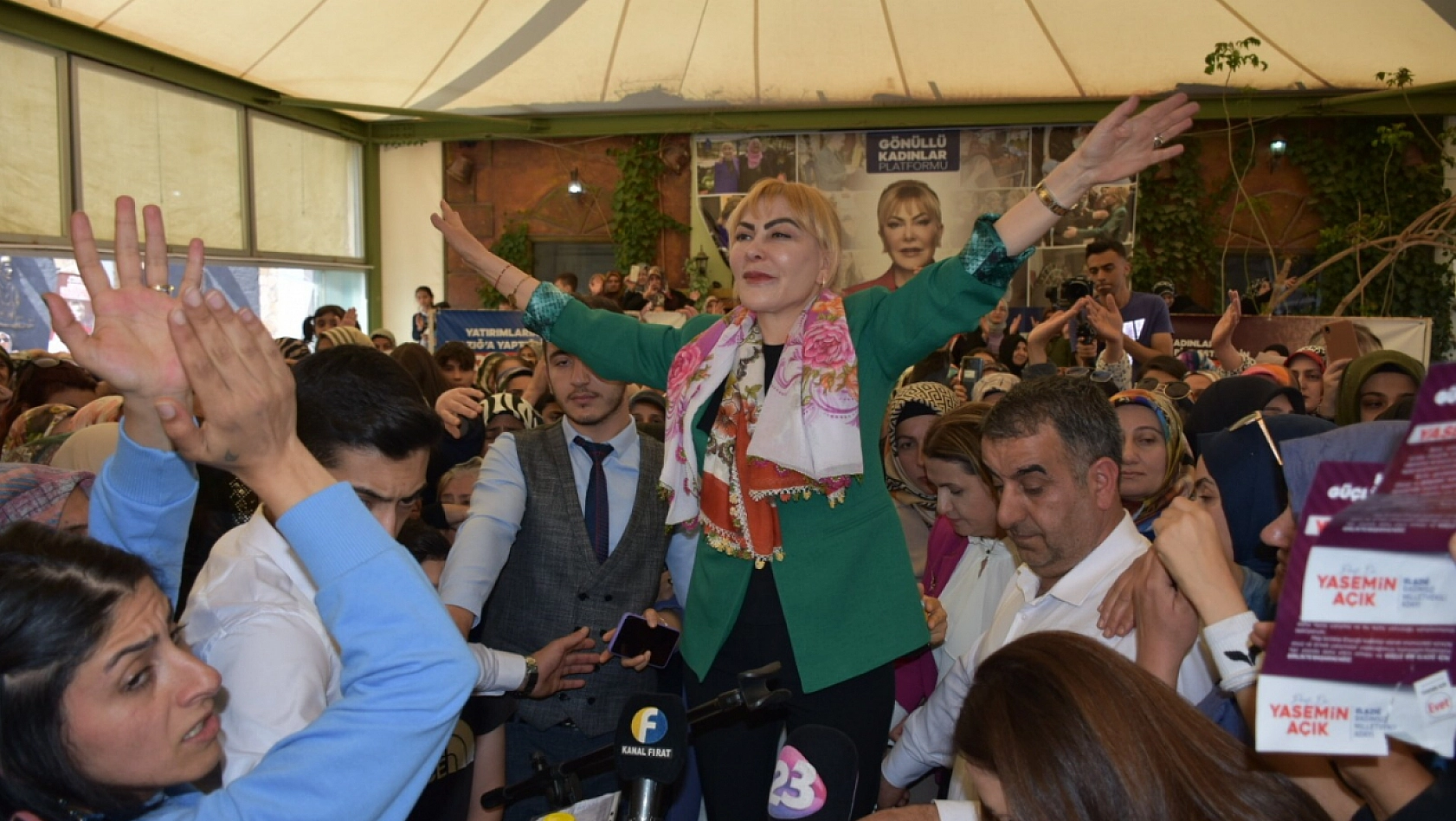 'Oyumuz Yasemin Hocaya!'