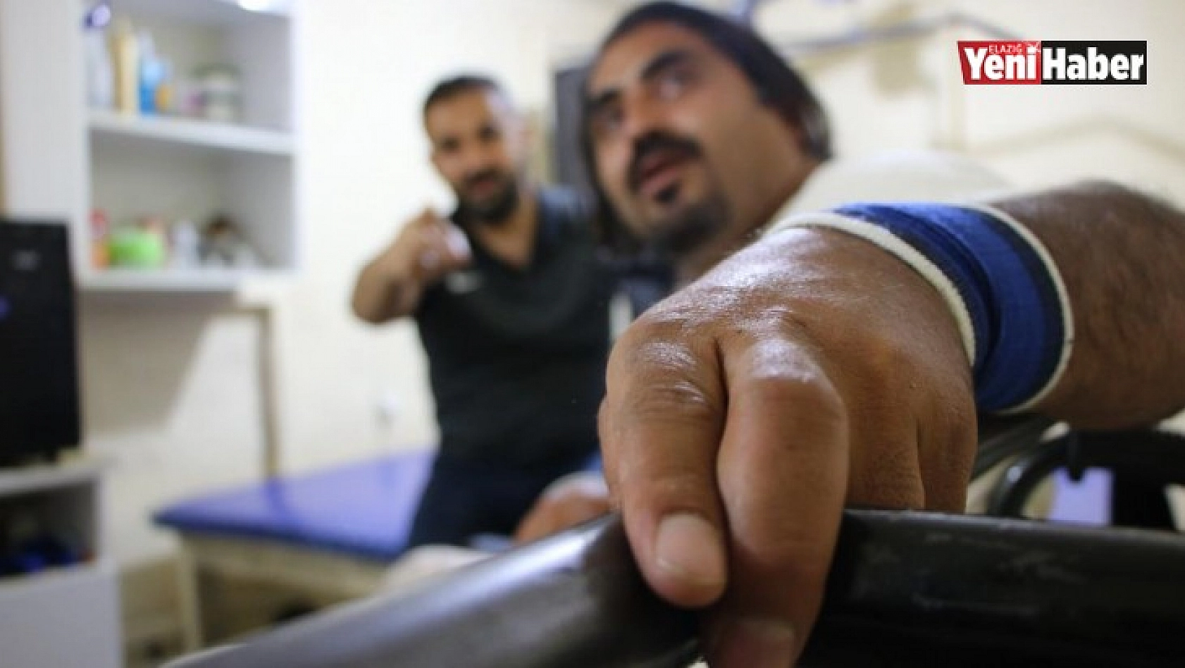 15 Yıl Yatağa Bağlı Kaldı Dikilen Koluyla Halter Kaldırmaya Başladı