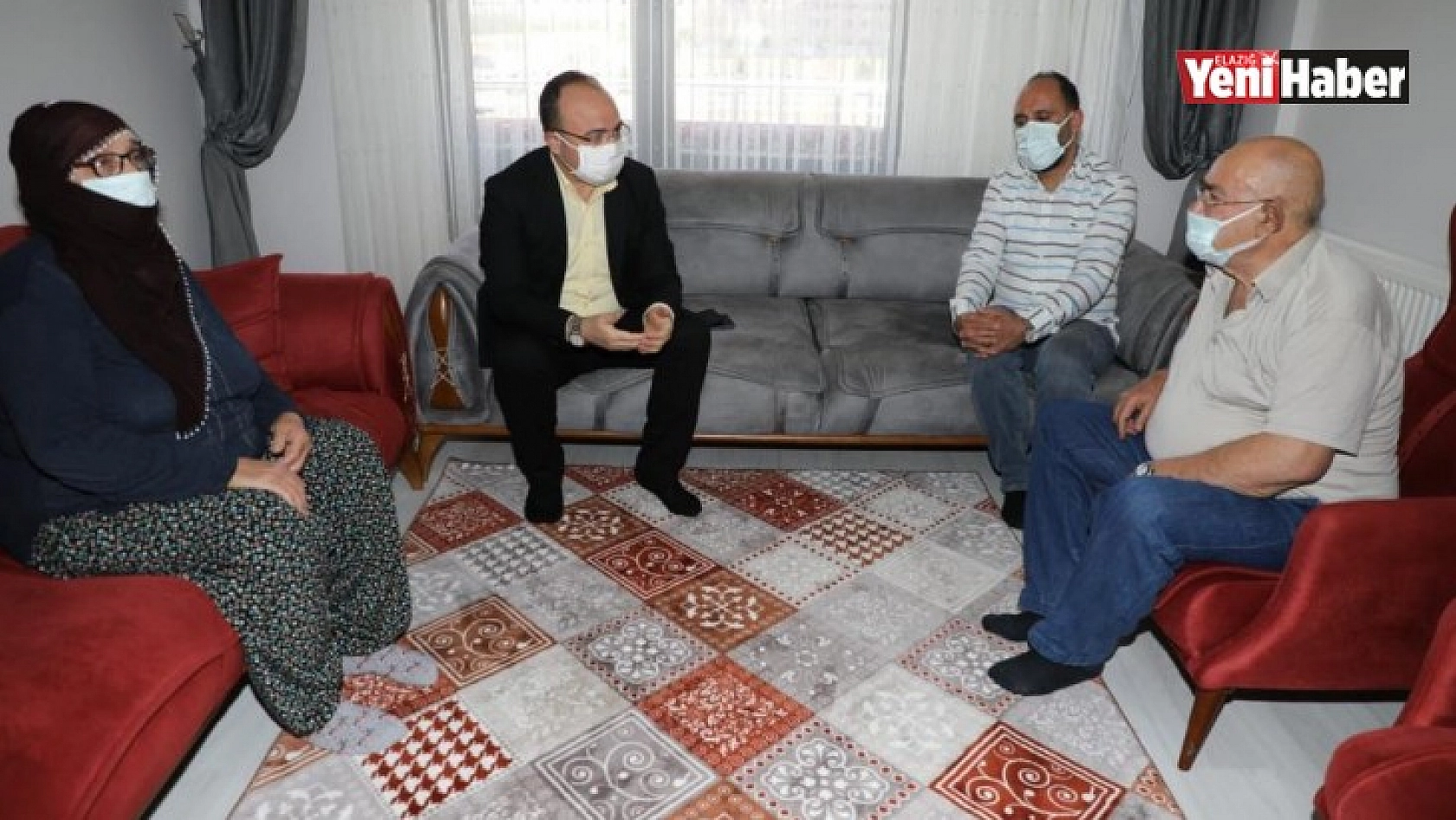 Depremde En Büyük Acıyı Yaşayan Babaya Anlamlı Ziyaret