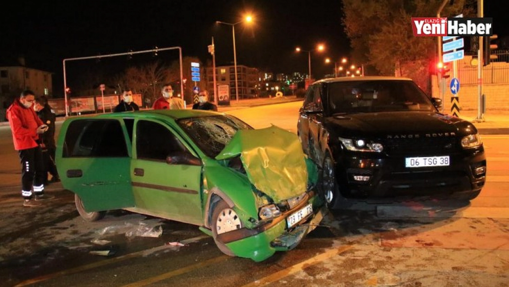 Elazığ'da Cip İle Otomobil Çarpıştı