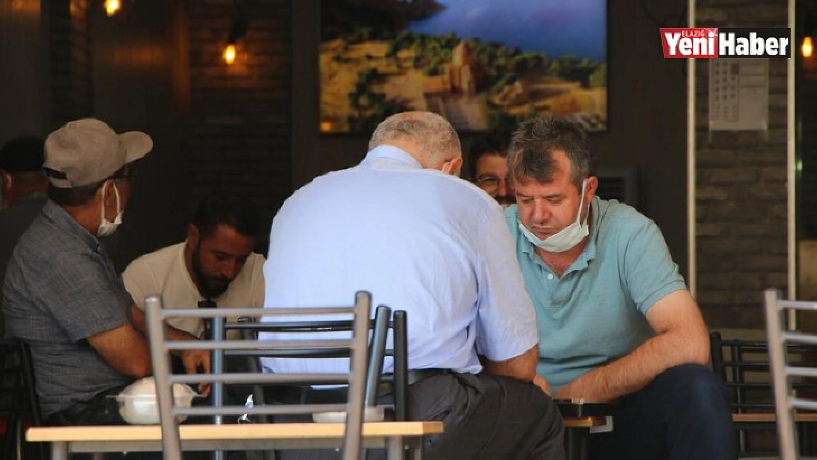 Elazığ'da İki Doz Aşı Olmayan Vatandaş Kıraathaneye Alınmayacak