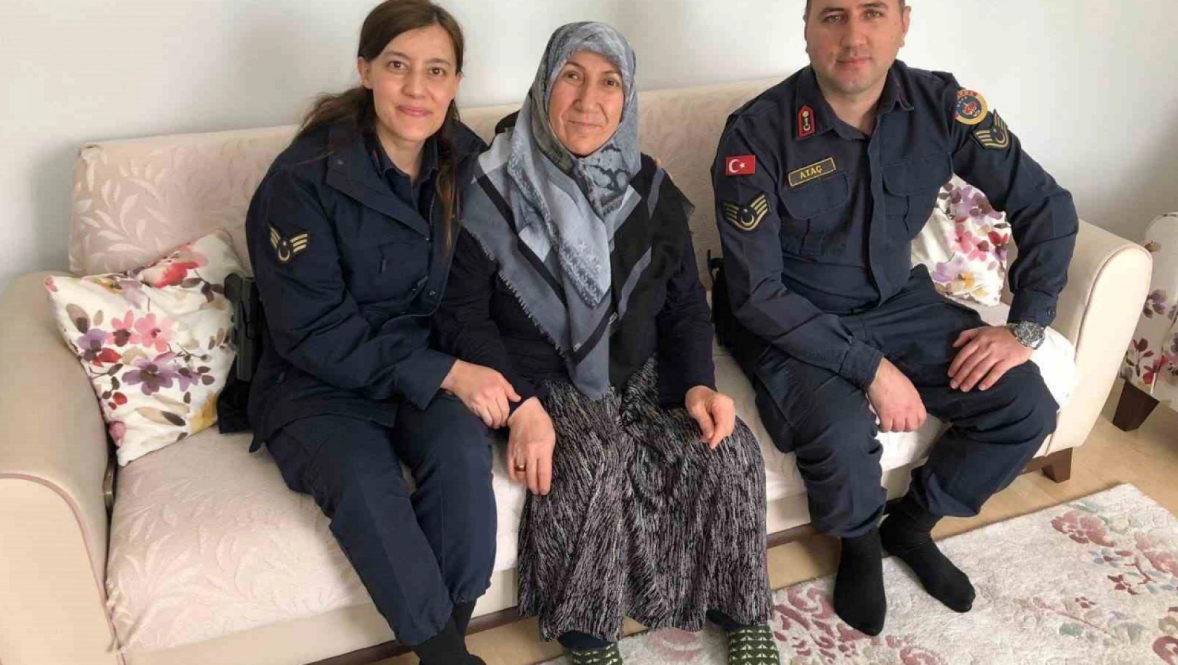 Elazığ'da jandarma ekipleri şehit annelerini unutmadı