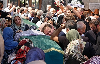 Ailesini Öldüren Doktor İntihar Etti