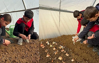 Minik Eller Toprakla Buluştu