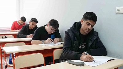 Elazığ'da 9 bin öğrenci sınavda ter döktü