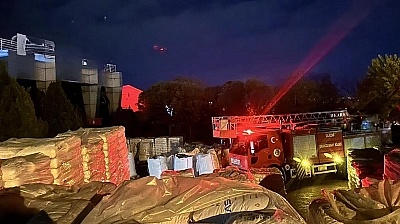 Elazığ'da Yalıtım Fabrikasında Yangın