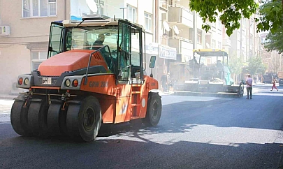 Elazığ'da asfaltlama çalışmaları sürüyor