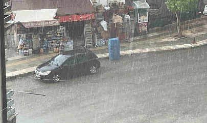 Elazığ'da dolu ve sağanak etkili oldu