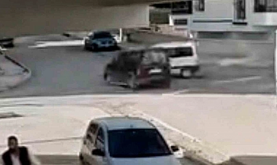 Elazığ'da hafif ticari araçlar çarpıştı