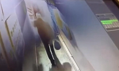 İki farklı motosiklet hırsızlığı, iki farklı kamerada: Birisi çaldı, diğeri kaçtı