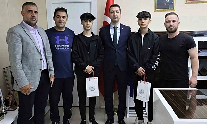 Elazığlı Güreşçilere Madalya!