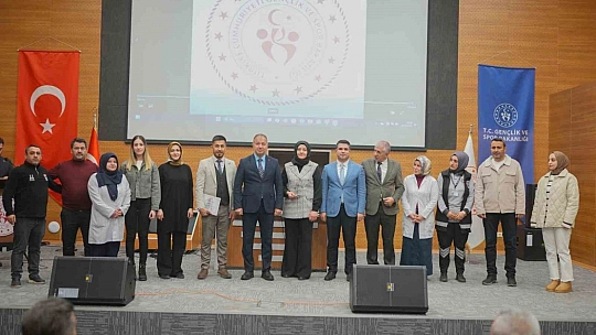 Çakmur'dan spor tesislerinde çalışan personele teşekkür belgesi