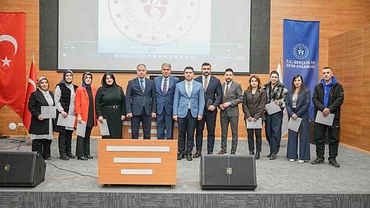 Çakmur'dan spor tesislerinde çalışan personele teşekkür belgesi