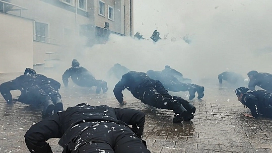Çevik kuvvet personelinden şehitler için anlamlı anma