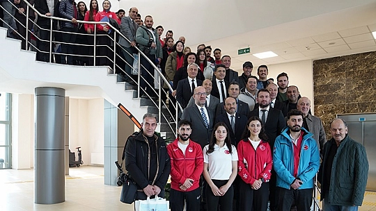 ETÜ, üniversiteler ligindeki şampiyonluğunu basın buluşmasıyla kutladı