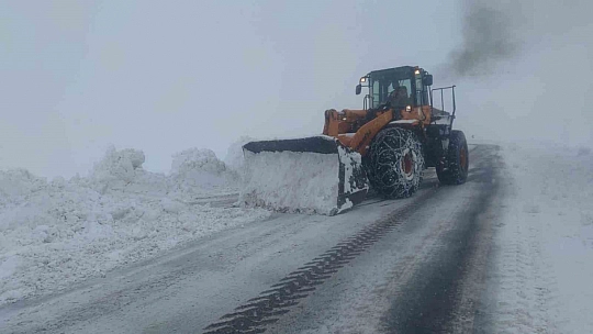 Karabet Geçidi'nde kar temizleme çalışması devam ediyor