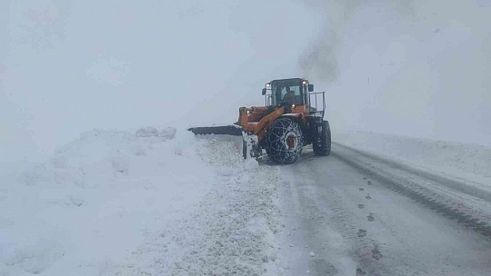 Karabet Geçidi'nde kar temizleme çalışması devam ediyor
