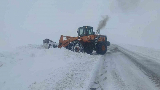 Karabet Geçidi'nde kar temizleme çalışması devam ediyor