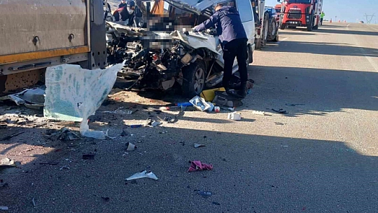 Malatya'da tır ile minibüs çarpıştı: 3 ölü