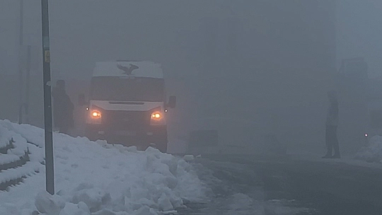 Yüksekova'da göz gözü görmüyor