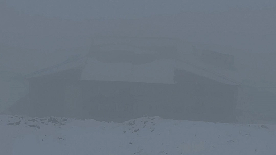 Yüksekova'da yoğun sis uçak seferlerini durdurdu