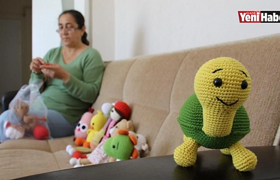 Çocukların Yüzlerini Ördüğü Bebeklerle Güldürdü